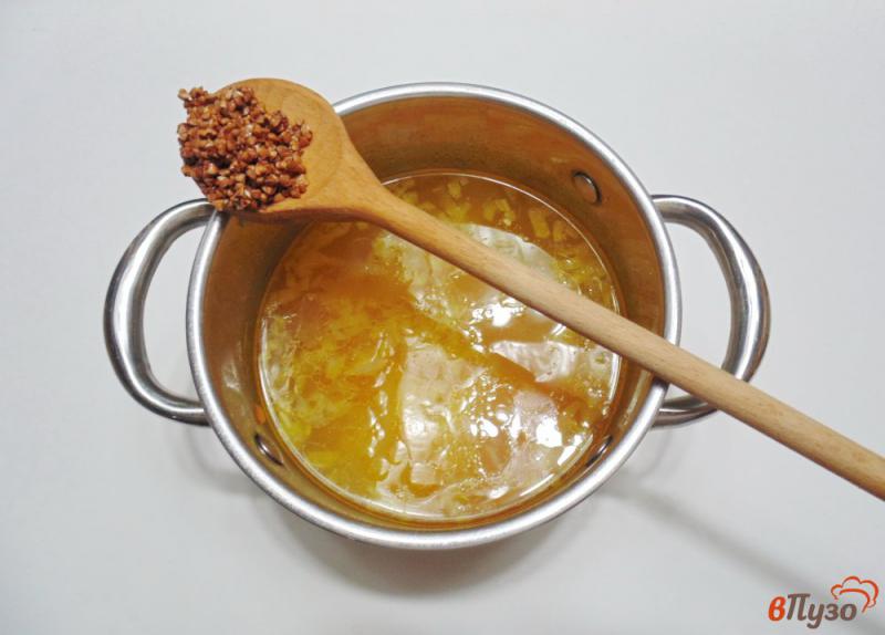 Фото приготовление рецепта: Диетический гречневый суп шаг №4