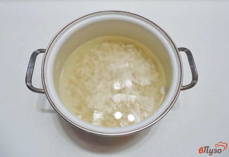 Фото приготовление рецепта: Фасолевый суп с томатом шаг №2