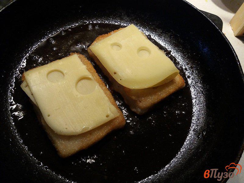 Фото приготовление рецепта: Филе трески в кунжутной панировке с сыром шаг №5