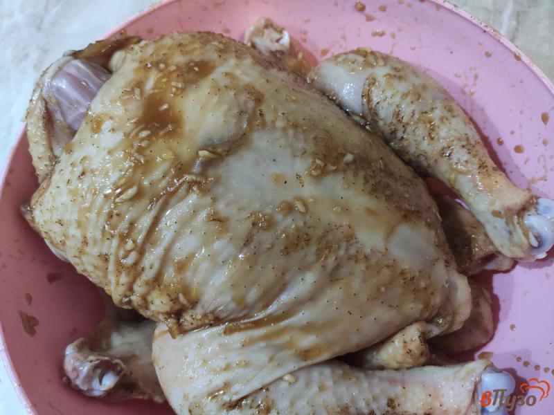 Фото приготовление рецепта: Курица запечённая в медово-соевом маринаде шаг №3