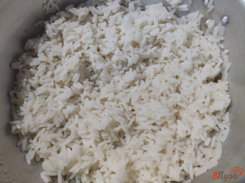 Фото приготовление рецепта: Свекольный салат с отварным рисом и сельдью шаг №1