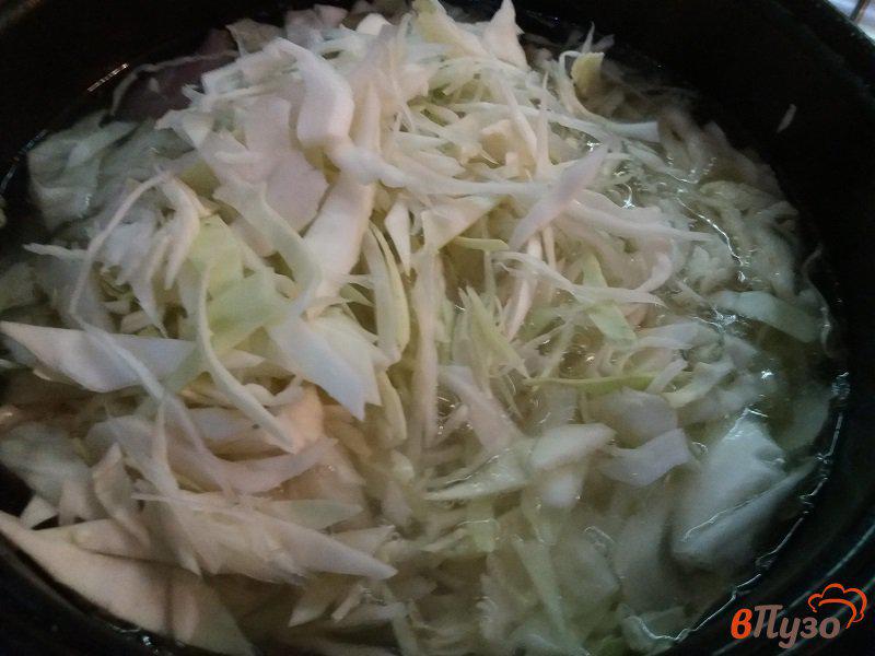 Фото приготовление рецепта: Щи из сежей капусты со свиными ребрышками шаг №3
