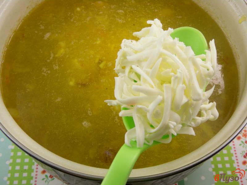 Фото приготовление рецепта: Суп сырный с фаршем и белой фасолью шаг №6