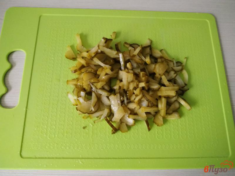 Фото приготовление рецепта: Слоёный салат с куриной печенью шаг №4