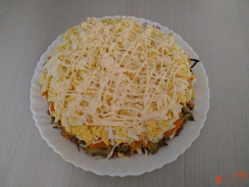 Фото приготовление рецепта: Слоёный салат с куриной печенью шаг №10