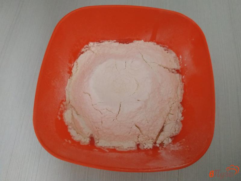 Фото приготовление рецепта: Жареные пирожки с маринованной капустой шаг №2