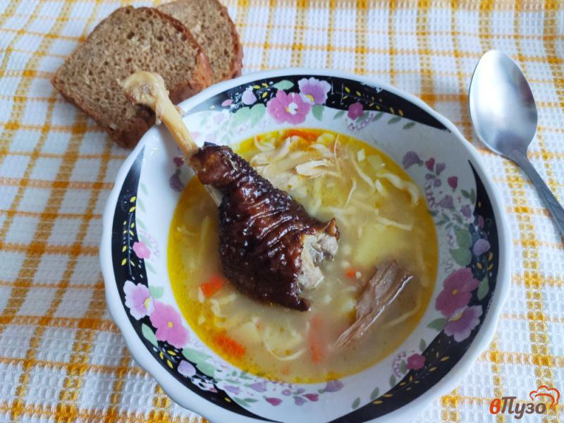 Фото приготовление рецепта: Суп с петухом и домашней лапшой шаг №16