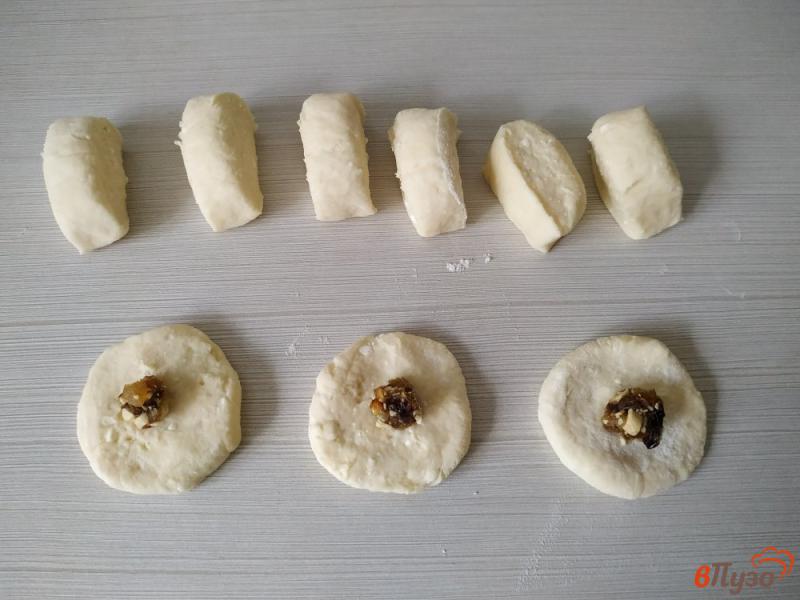 Фото приготовление рецепта: Творожные пончики с начинкой шаг №6