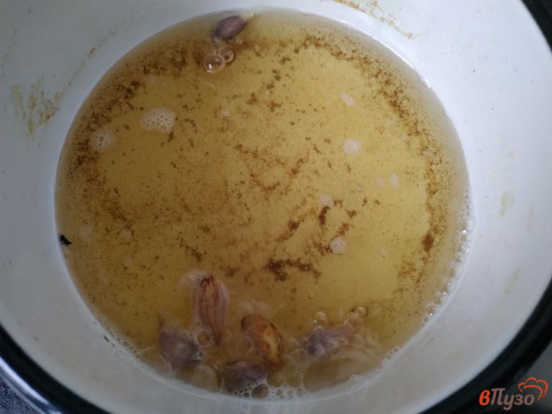 Фото приготовление рецепта: Картофель фри в чесночном масле и с домашним соусом шаг №1