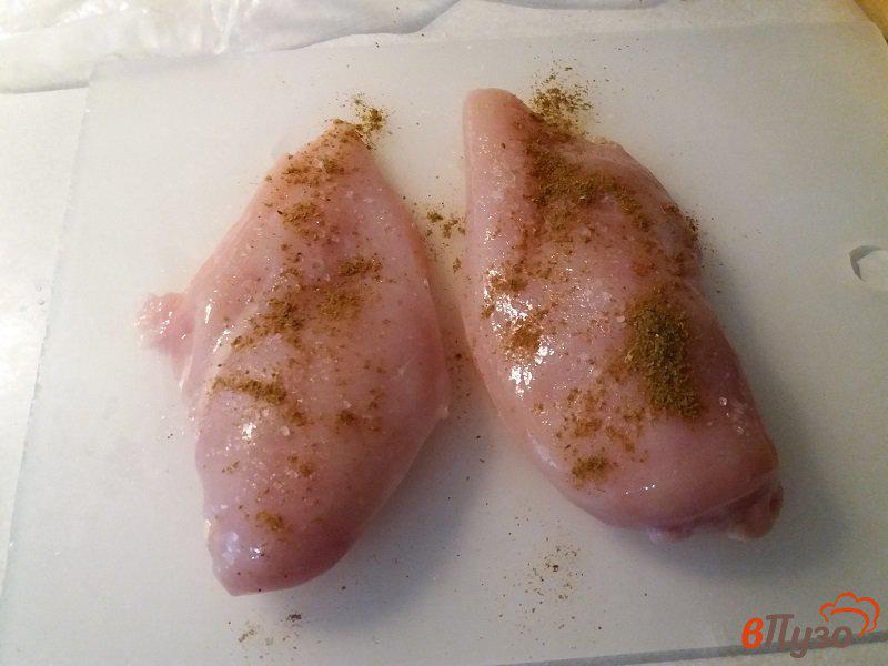 Фото приготовление рецепта: Куриный шницель с яйцом шаг №2