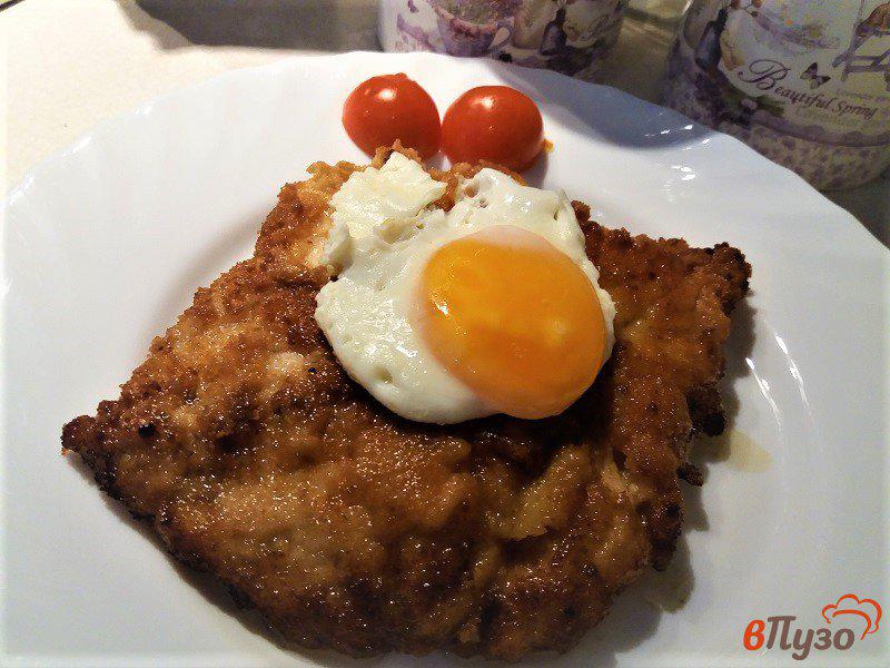 Фото приготовление рецепта: Куриный шницель с яйцом шаг №8
