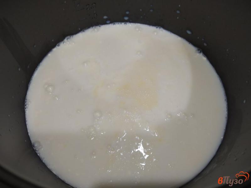 Фото приготовление рецепта: Адыгейский сыр с зеленью в мультиварке шаг №5