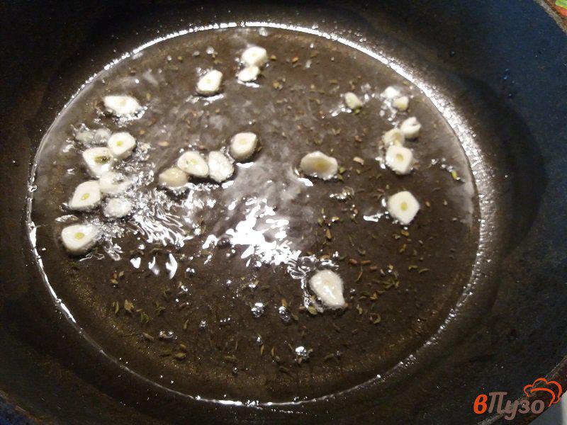 Фото приготовление рецепта: Мидии в сливочном соусе шаг №3