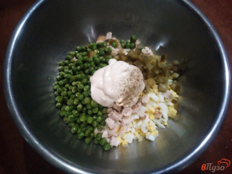 Фото приготовление рецепта: Оливье с запеченным куриным филе шаг №8