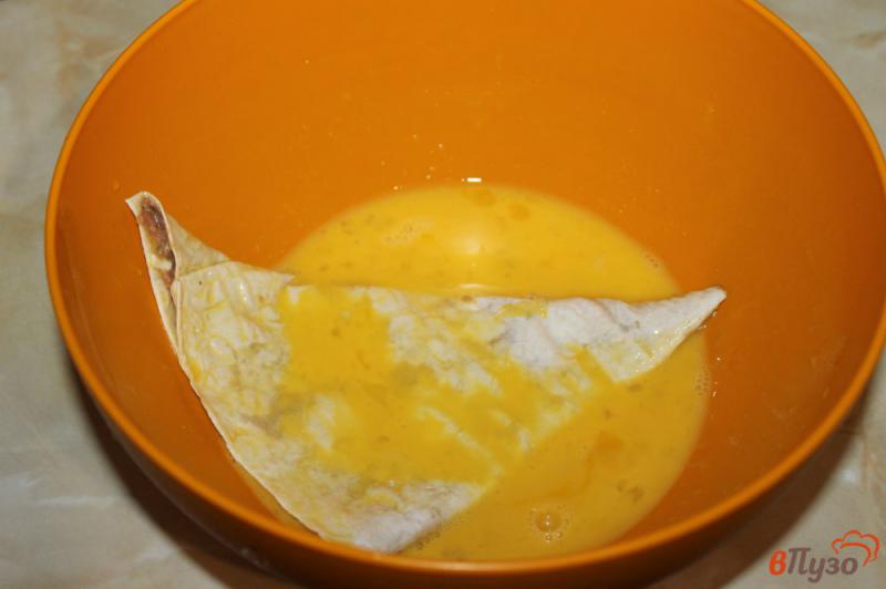 Фото приготовление рецепта: Конвертики из лаваша с сыром и фаршем шаг №8