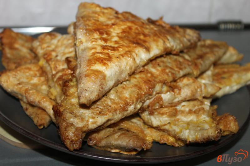 Фото приготовление рецепта: Конвертики из лаваша с сыром и фаршем шаг №10