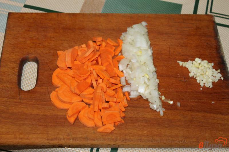 Фото приготовление рецепта: Суп из двух видов рыбы шаг №4