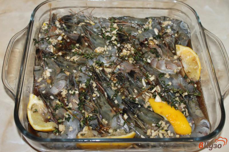 Фото приготовление рецепта: Тигровые креветки на гриле с лимоном шаг №3