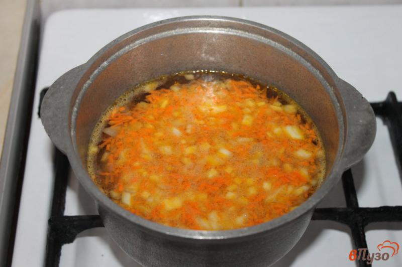 Фото приготовление рецепта: Суп с кроликом и вермишелью шаг №3