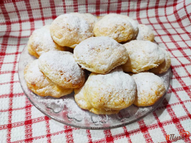 Фото приготовление рецепта: Творожные пончики со сгущенкой шаг №8
