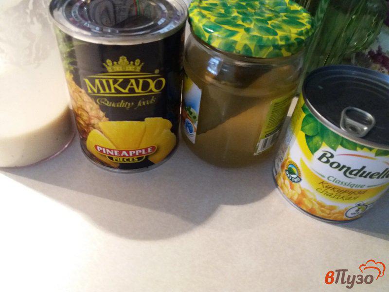 Фото приготовление рецепта: Салат из куриного филе и консервированного ананаса шаг №1