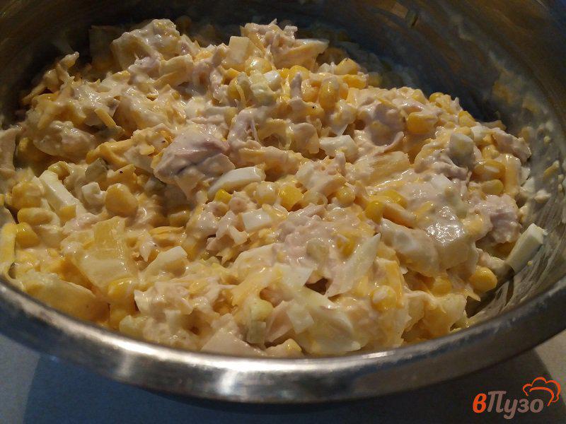 Фото приготовление рецепта: Салат из куриного филе и консервированного ананаса шаг №12