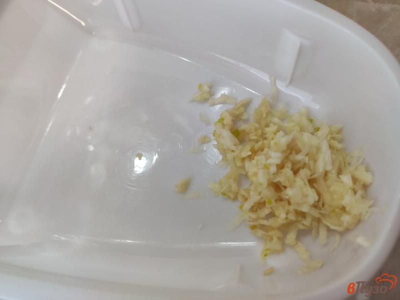 Фото приготовление рецепта: Толстолобик запечённый с картофелем шаг №3