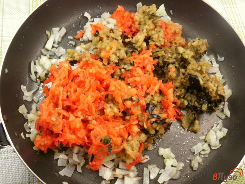 Фото приготовление рецепта: Кускус в томатно-овощном соусе с нутом шаг №4