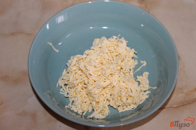 Фото приготовление рецепта: Намазка из двух видов сыра с чесноком шаг №1