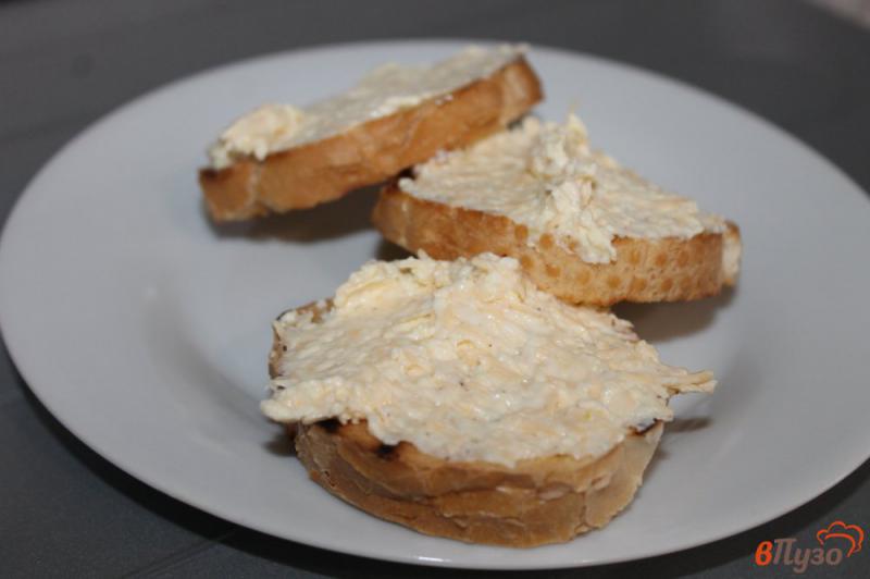 Фото приготовление рецепта: Намазка из двух видов сыра с чесноком шаг №6
