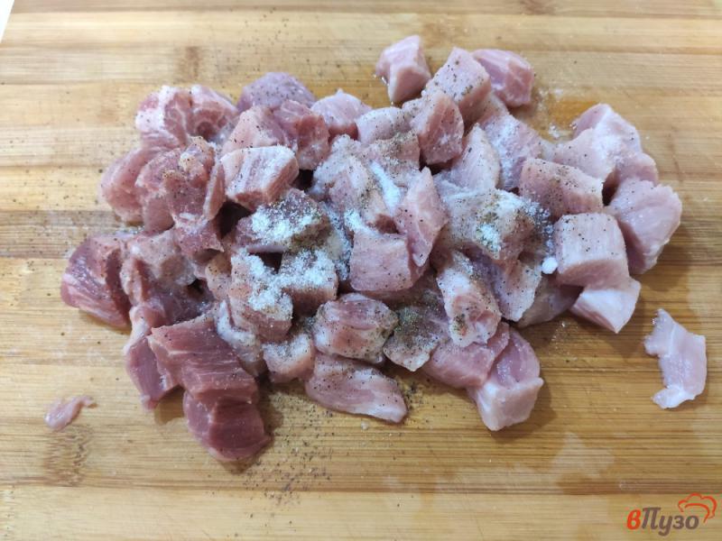 Фото приготовление рецепта: Булгур со свининой на сковороде шаг №2