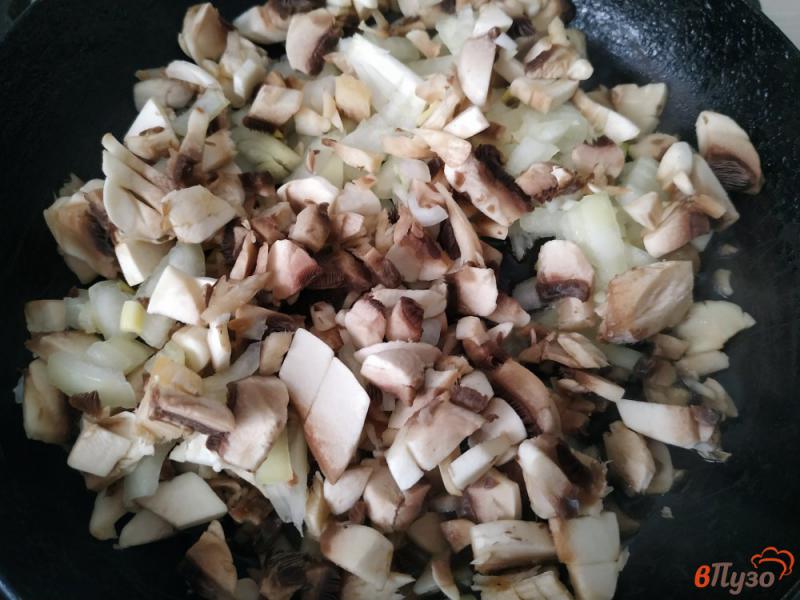 Фото приготовление рецепта: Тефтели куриные с грибами шаг №2