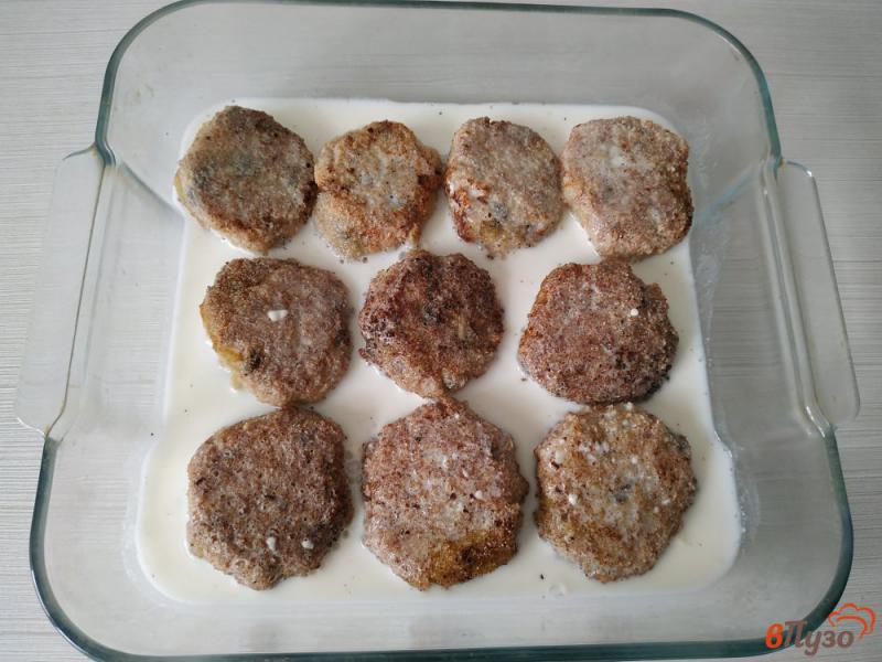 Фото приготовление рецепта: Тефтели куриные с грибами шаг №8