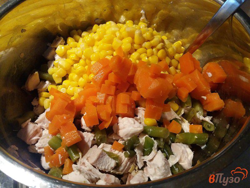 Фото приготовление рецепта: Салат из куриного филе со спаржевой фасолью шаг №5