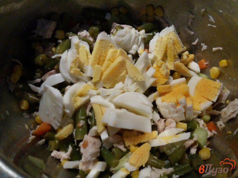 Фото приготовление рецепта: Салат из куриного филе со спаржевой фасолью шаг №8
