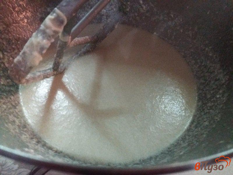Фото приготовление рецепта: Кексы с молочным шоколадом или изюмом шаг №2
