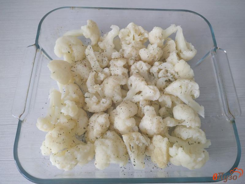 Фото приготовление рецепта: Запеканка из цветной капусты с сыром сулугуни шаг №3