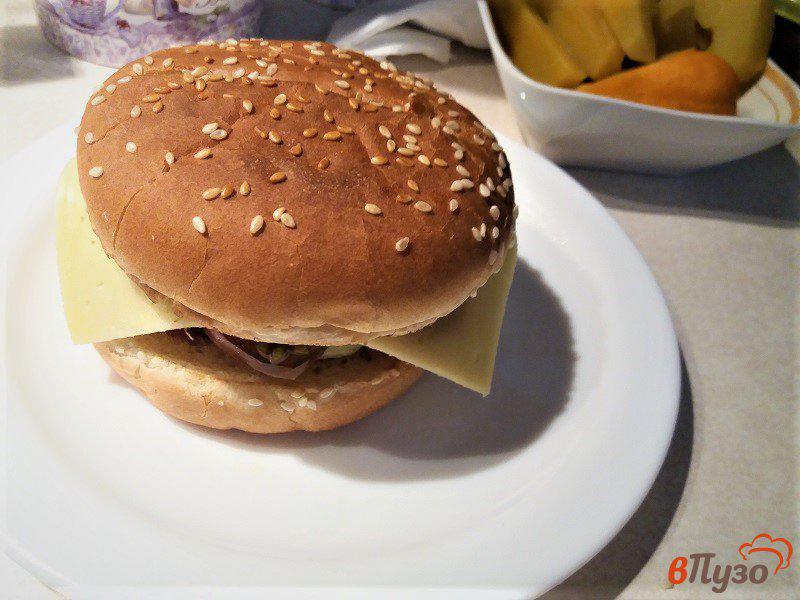 Фото приготовление рецепта: Домашний гамбургер шаг №7