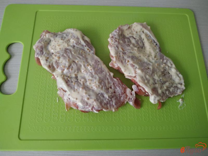 Фото приготовление рецепта: Свиной стейк запечённый в духовке шаг №3