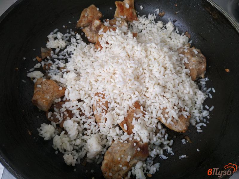 Фото приготовление рецепта: Рис с мясом и овощами шаг №5