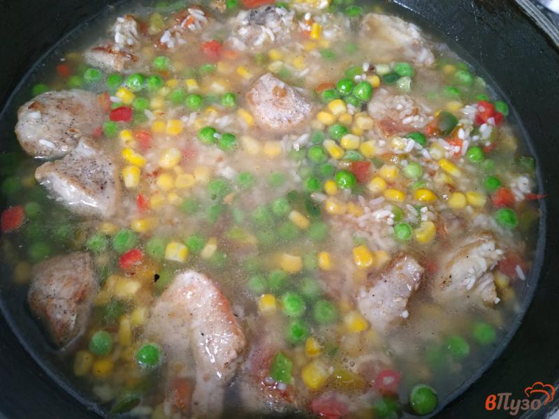 Фото приготовление рецепта: Рис с мясом и овощами шаг №7