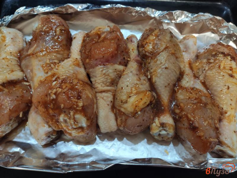 Фото приготовление рецепта: Куриные голени в медово-чесночном маринаде шаг №5