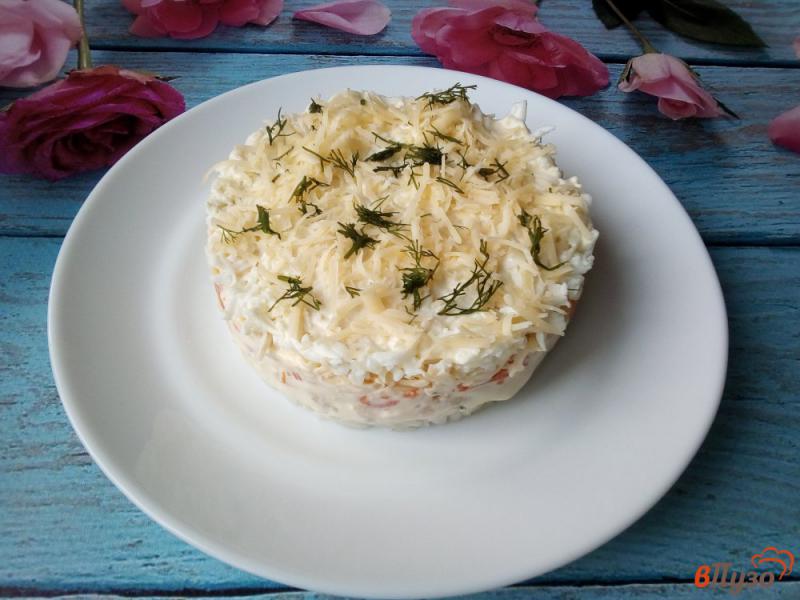 Фото приготовление рецепта: Салат с консервированным тунцом и рисом шаг №9