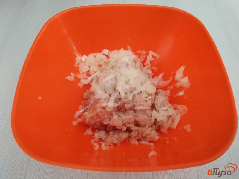 Фото приготовление рецепта: Котлетные куриные с минеральной водой шаг №1