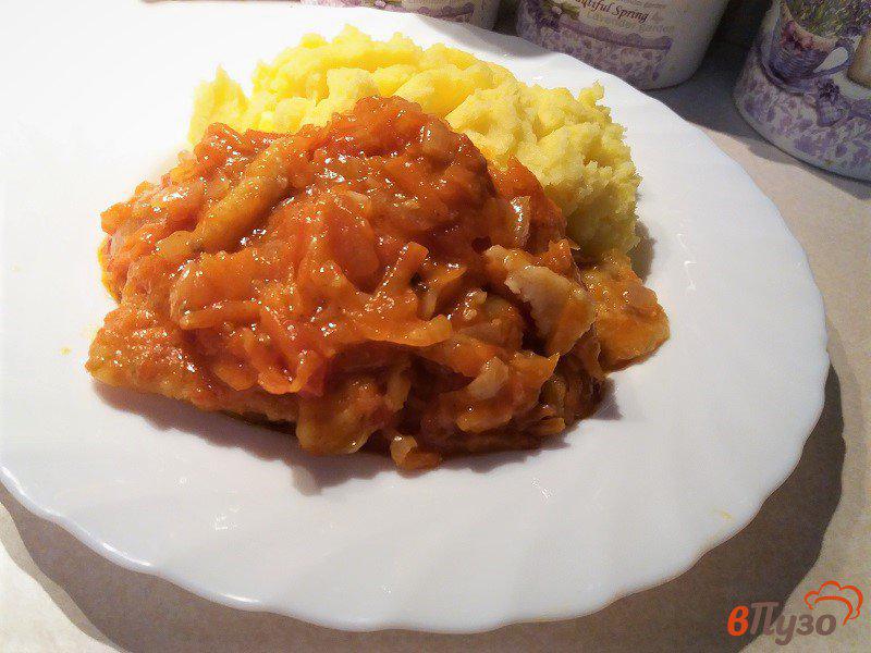 Фото приготовление рецепта: Филе трески в овощном соусе шаг №11