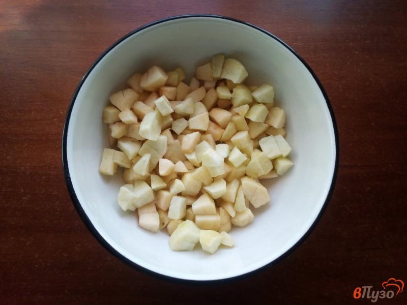Фото приготовление рецепта: Яблочный штрудель из теста фило шаг №3