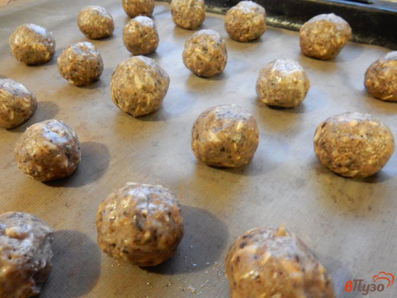 Фото приготовление рецепта: Овсяное печенье с шоколадом и семечками шаг №8