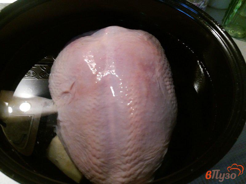 Фото приготовление рецепта: Куриный бульон с домашней лапшой шаг №2