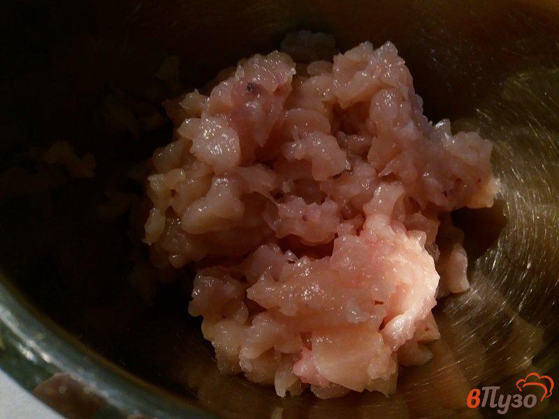 Фото приготовление рецепта: Рубленные котлеты из куриного филе и картофеля шаг №2
