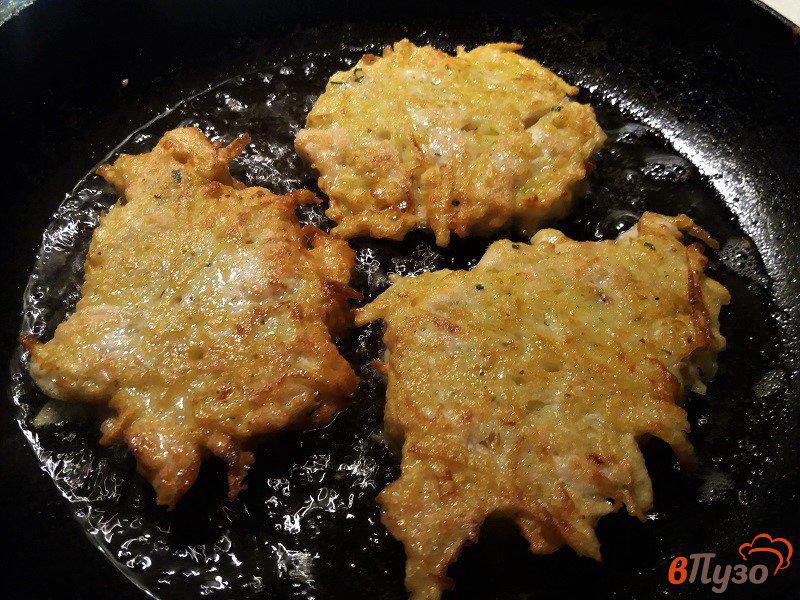 Фото приготовление рецепта: Рубленные котлеты из куриного филе и картофеля шаг №10